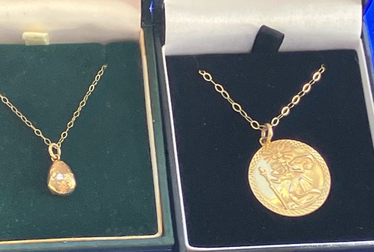 Ladies Jewellery 2x9ct Gold Necklaces 1x saint Christopher’s medal & 1x9ct gold nugget 375. 