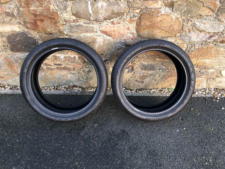 Two Bridgestone Turanza T005 tyres, 225/40 R19 93W