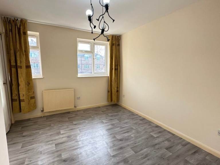 2 BEDROOM HOUSE EAGLE DRIVE COLINDALE NW9