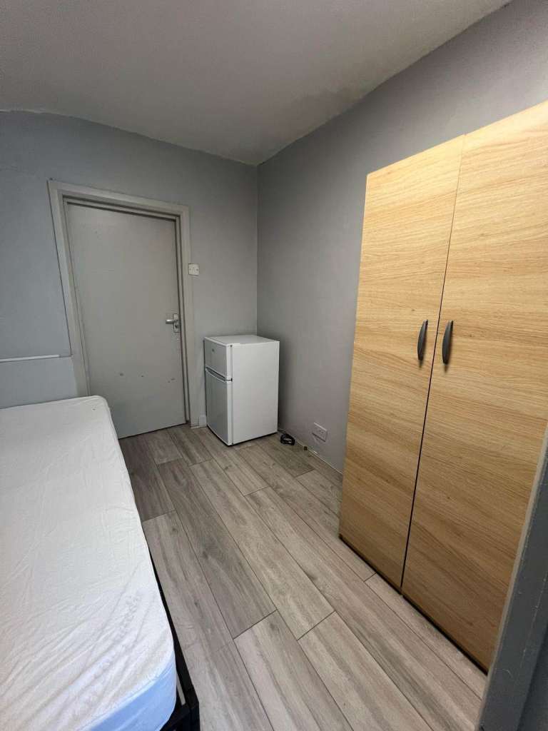 💜 Large Single Ensuite | Canning Town E13 0HB | Near Canning Town Station 🏡