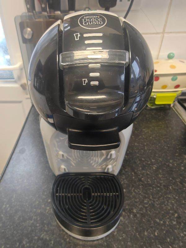 Nescafé Dolce Gusto Mini-Me Automatic coffee machine Black & Artic Grey by De'Longhi
