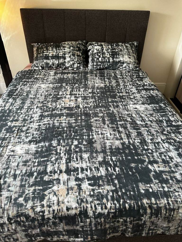 KING SIZE Dreams "Ealing" Ottoman Bed + Nectar Mattress - Spotless Condition