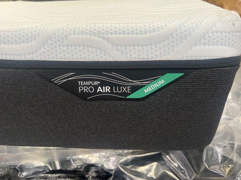 Tempur pro air luxe king size mattress 