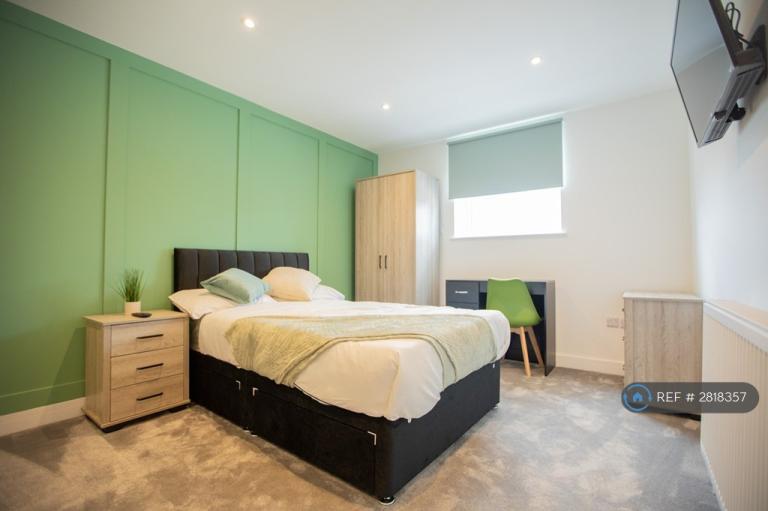 1 bedroom in Copnor Road, Portsmouth, PO3 (#2818357)