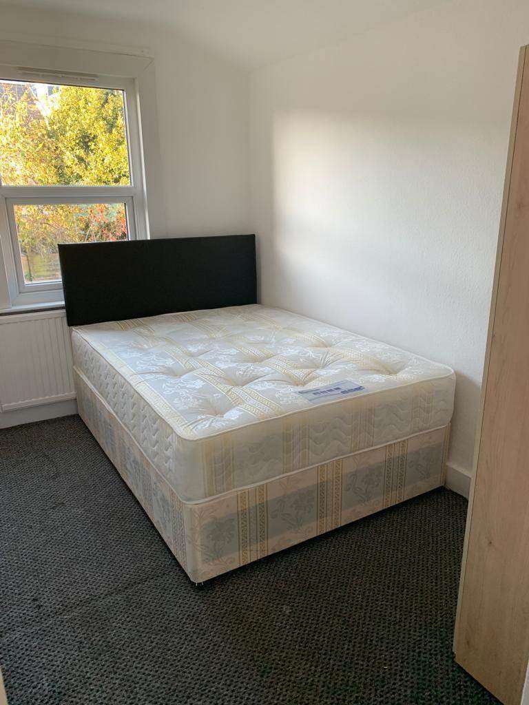 Fully Furnished Rooms Available in House Share. Ideal for UC Applicants 35 years old and over.