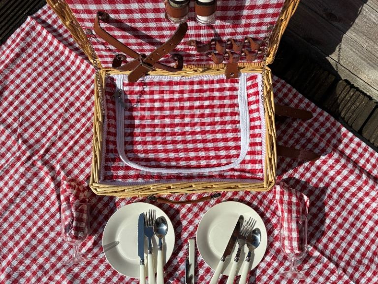 Classic Picnic basket with blanket for 2