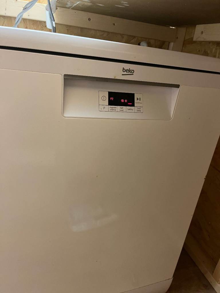 Beko Dishwasher – White, Good Working Order