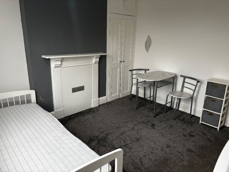Bed-sitting room to rent Alphington Rd