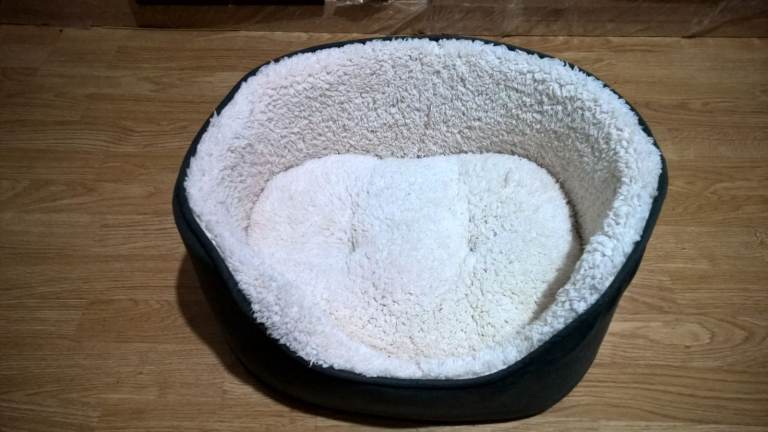 Dog / Cat Bed in excellent clean condition,
