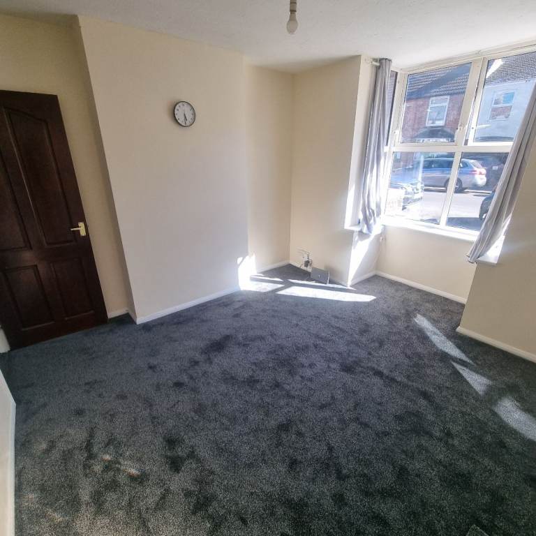 1 Bedroom Flat Available For Rent