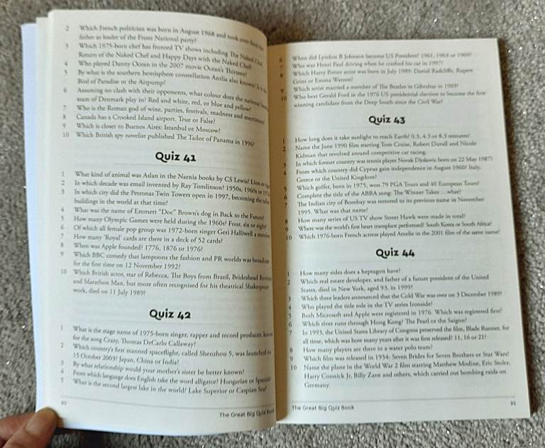 2 Family General Knowledge Quiz Books 3,500 Questions Christmas Party Pub Quiz