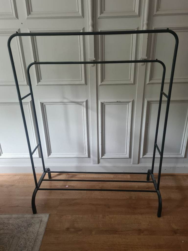 Freestanding clothes rail with bottom rack