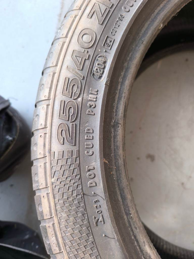 1 x Continental 255/40 ZR17 minimum tread depth 5.5mm