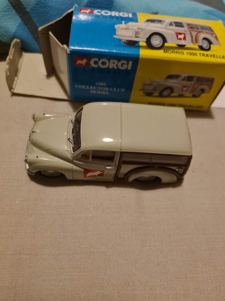 Corgi Morris 1000 Traveller Die-Cast Model Car with Box