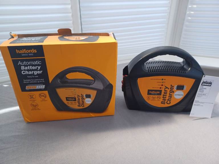 Halfords Advanced Automatic Car Battery Charger — Boxed