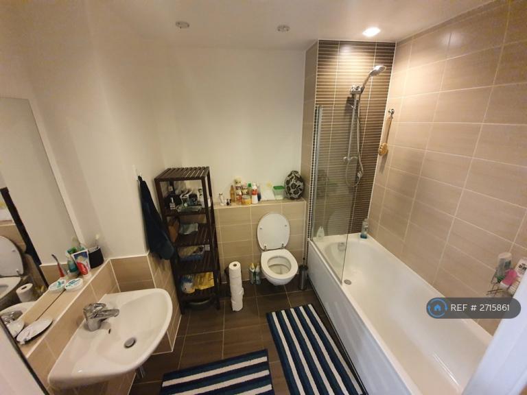 1 bedroom flat in Iona Tower, London, E14 (1 bed) (#2715861)