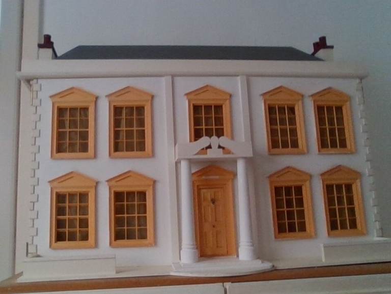 DOLLS HOUSE