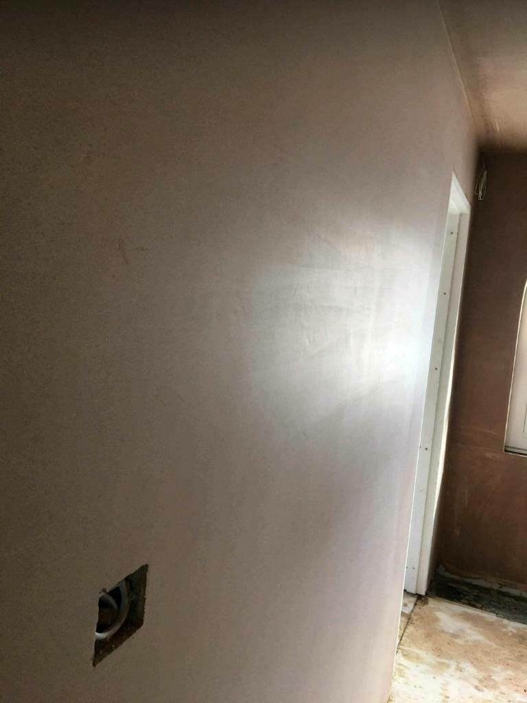 I am offering professional plastering services 