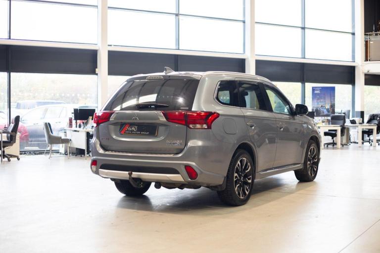 2017 Mitsubishi Outlander 2.0h 12kWh 4h SUV 5dr Petrol Plug-in Hybrid CVT 4WD Euro 6 (s/s) (200 p...