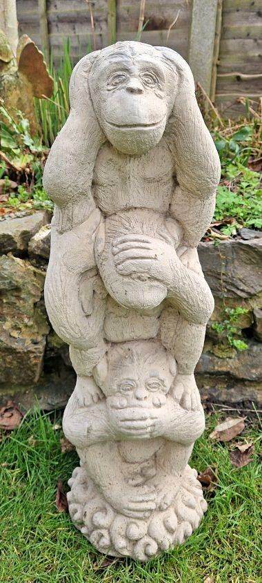 3 wise monkeys totem.