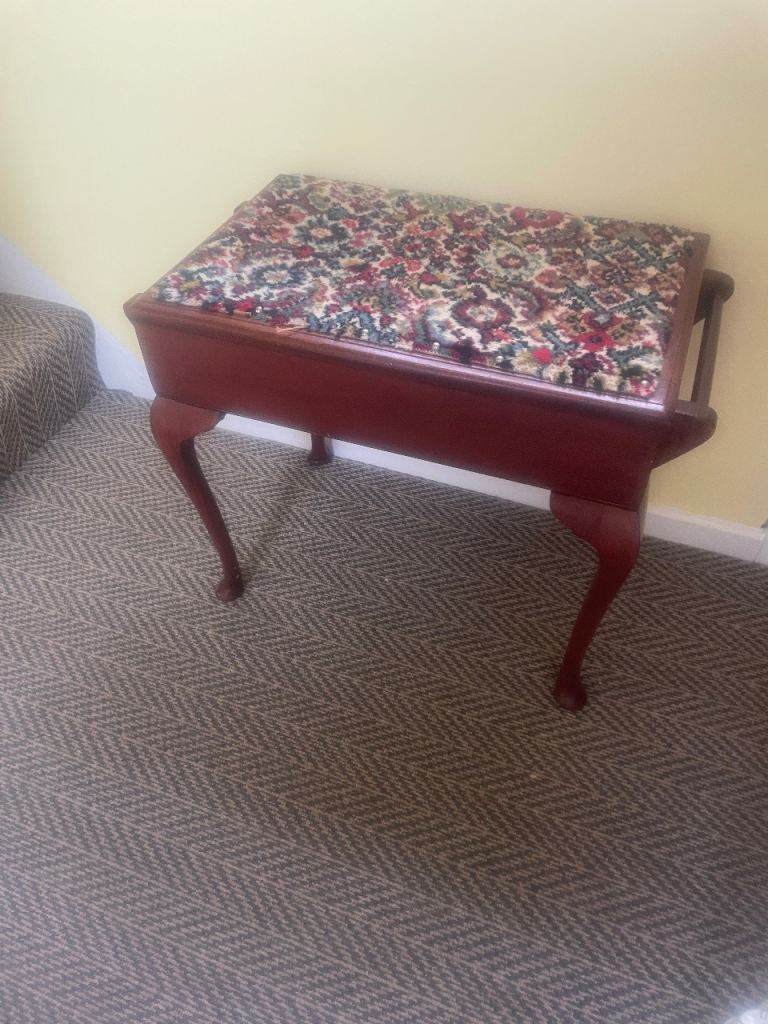 Beautiful vintage style Piano seat 