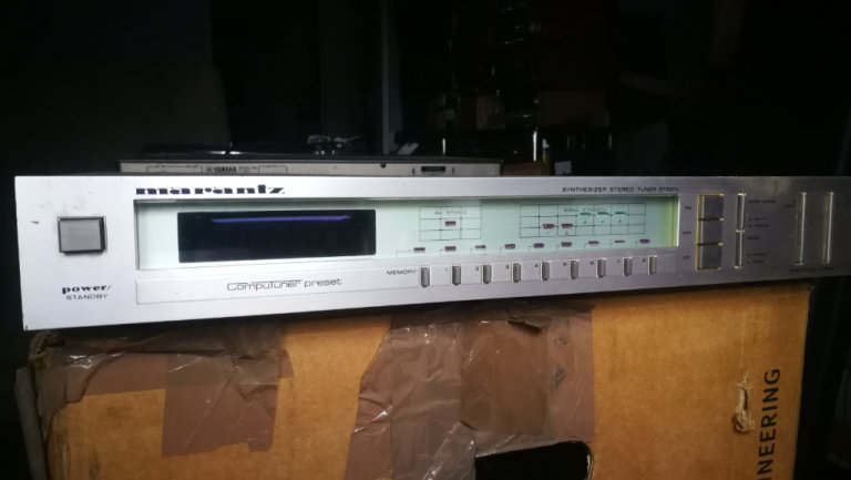 Marantz ST521L classic silver tuner
