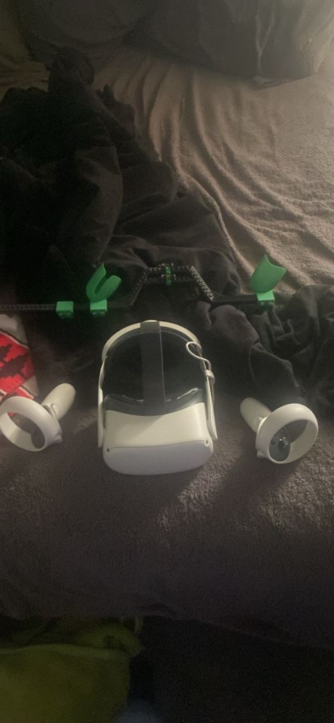 Oculus Quest 2 VR Headset with Controllers & Gun Stock