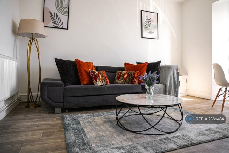2 bedroom flat in Neath Road, Swansea, SA1 (2 bed) (#2889484)
