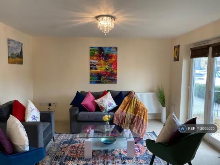 2 bedroom flat in Circus Drive, Cambridge, CB4 (2 bed) (#2992675)