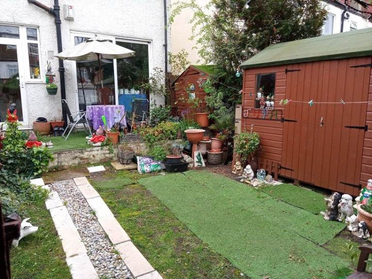 Single Room to Rent in Mitcham. Suitable for working female - All Bills Included - 1 Month Deposit