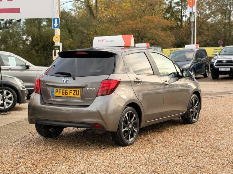 2016 Toyota Yaris 1.5 VVT-h Design E-CVT Euro 6 5dr Hatchback Automatic