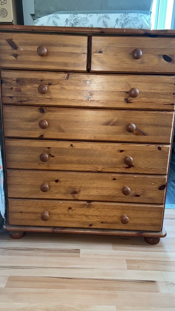 Chest of drawers 