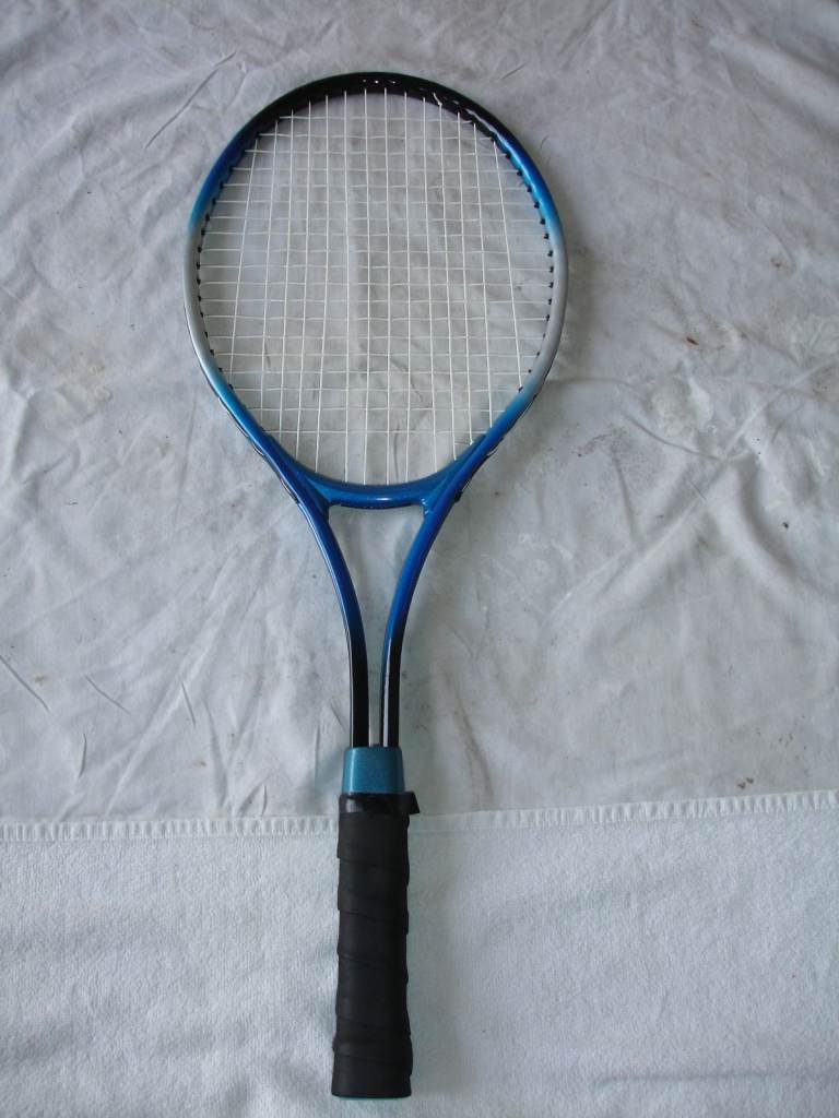 TENNIS-BADMENTEN-SEQUASH RACKETS- TANNIS RACKES, £2.00 for Sale