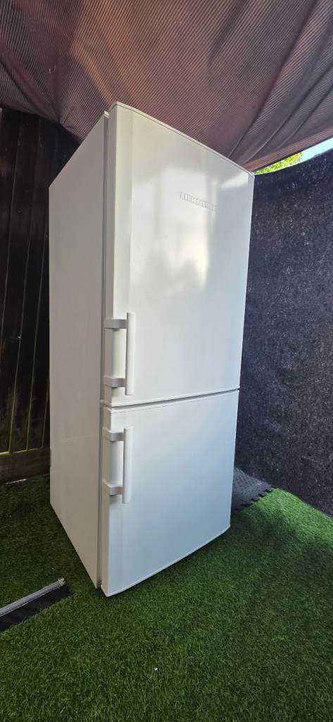 Liebherr frost free small fridge freezer, super clean. Delivery 