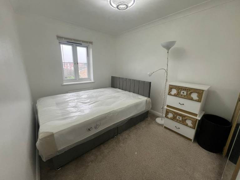🏡 SHORT-LET • 4-Bed House • Paignton Close, Romford, RM3 8SF🏡