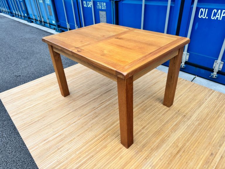 Solid oak extendable dining table possible Delivery 120 cm x 87 and 76 high 165 cm extended