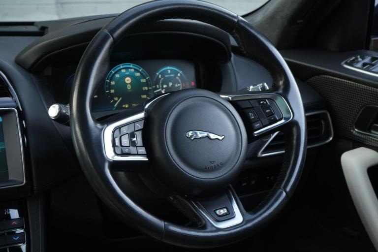 2016 Jaguar F-Pace 3.0d V6 1st Edition 5dr Auto AWD ESTATE DIESEL Automatic