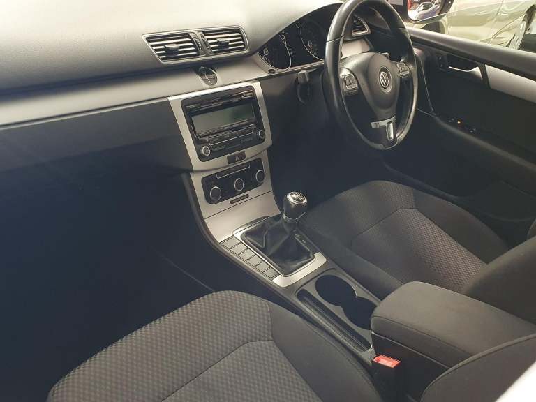 VOLKSWAGEN PASSAT 1.6 TDI BLUEMOTION * GEN 28,000 MILES * FSH* £35 TAX* AMAZING 