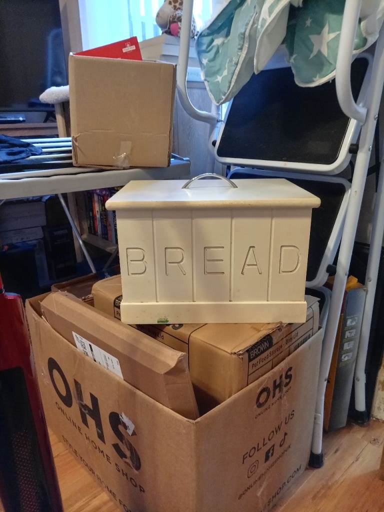 Cream Wooden Bread Bin – Good Condition