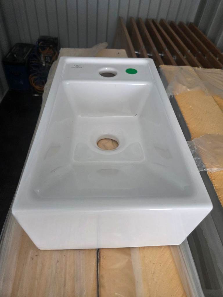 Cloakroom basin