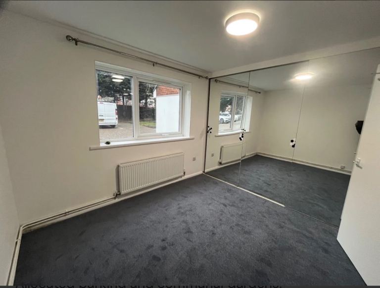 2 Bedroom Modern Flat with Parking to Rent in Northolt 