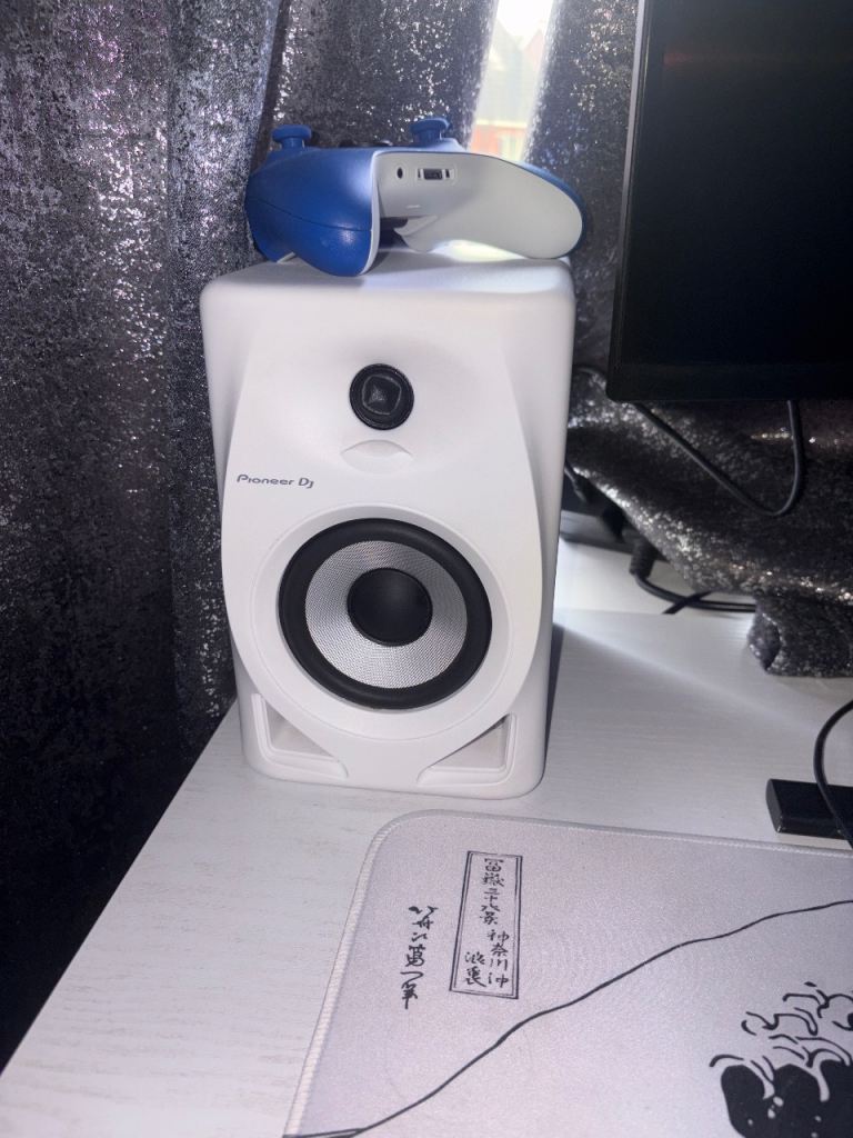 Pioneer DM-400-BT-W DJ Studio Monitor Speaker - White, Good Condition