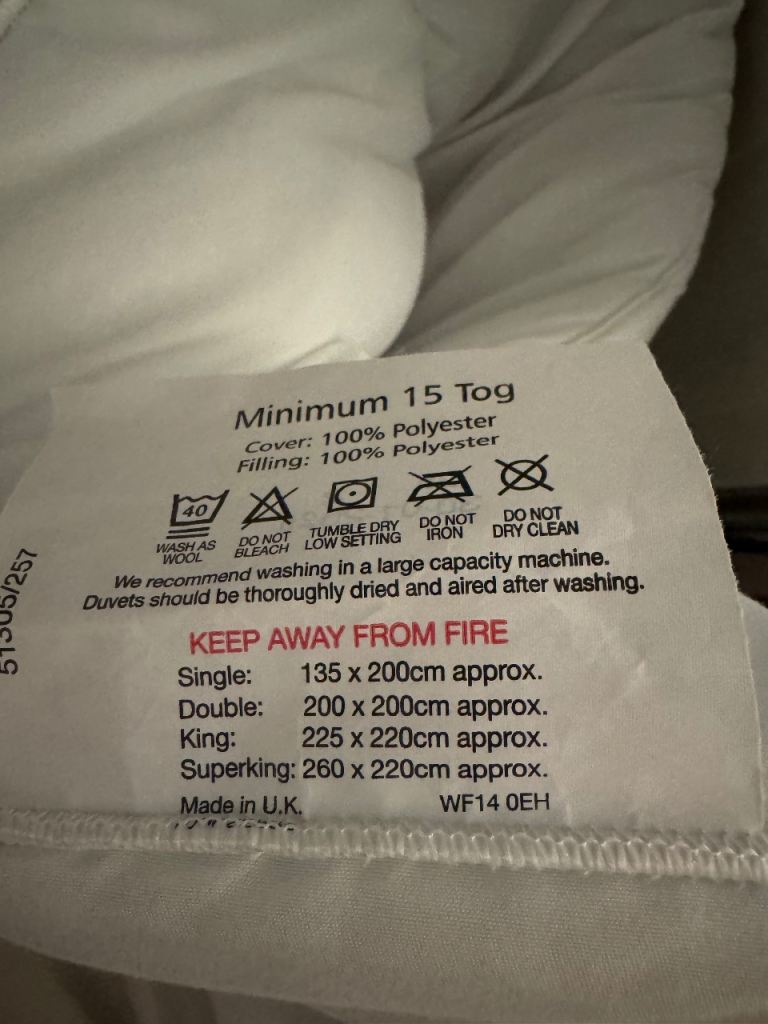 2 single Duvets & 5 pillows