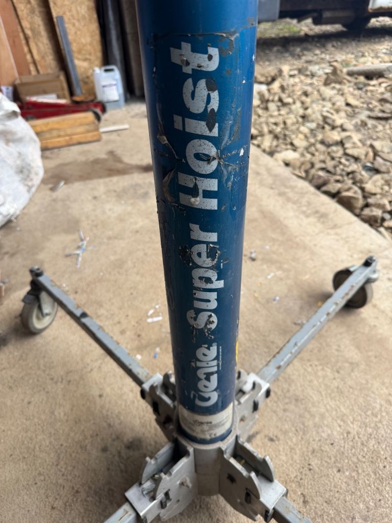 2 x Genie Super Hoist GH 3.8