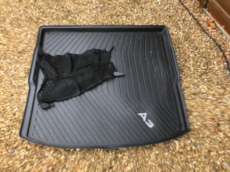 Audi A3/S3 saloon boot liner and luggage net
