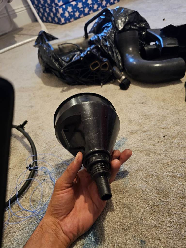 Wide-mouth top opening designed to prevent spills during pouring.