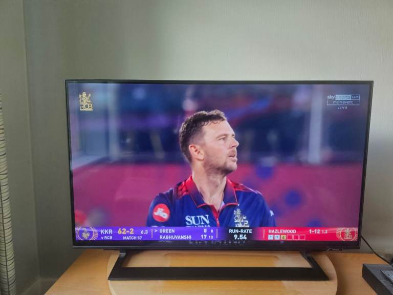 SAMSUNG UHD LED 43" SMART TV