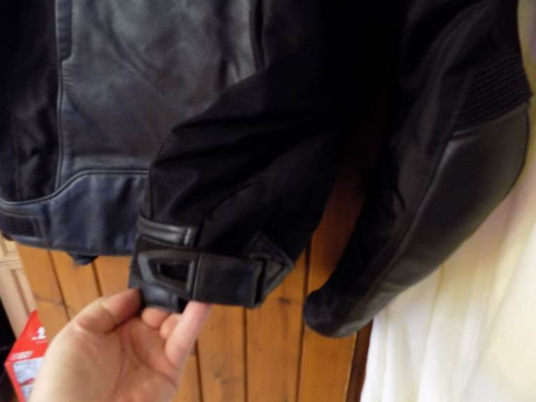 Frank Thomas Black Leather Motorcycle Jacket Size 52 Armoured Motorbike Jacket as good as new  