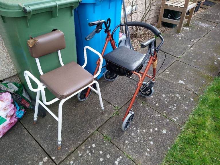 Bathroom chair/ walker 