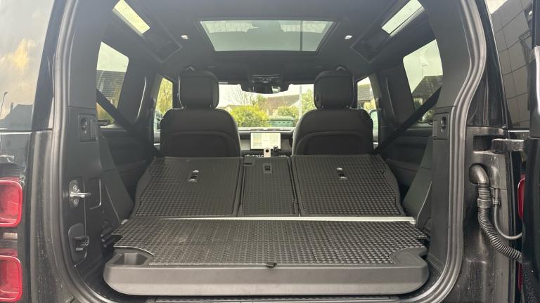 2025 Land Rover Defender 3.0 D250 X-Dynamic HSE 90 3dr Auto Diesel Estate Estate Diesel Automatic